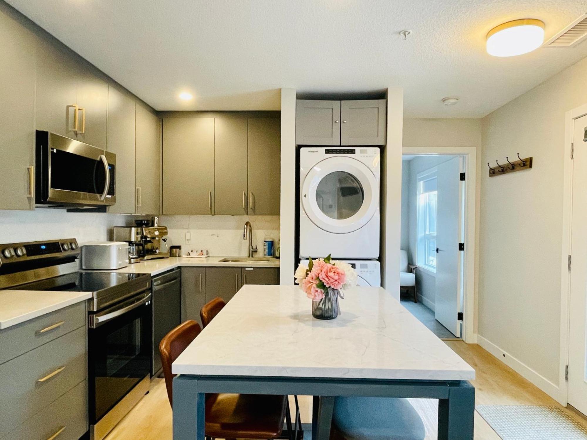 Joe'S Contemporary 2 King Bedrooms Vacation Home In แคนมอร์ ภายนอก รูปภาพ